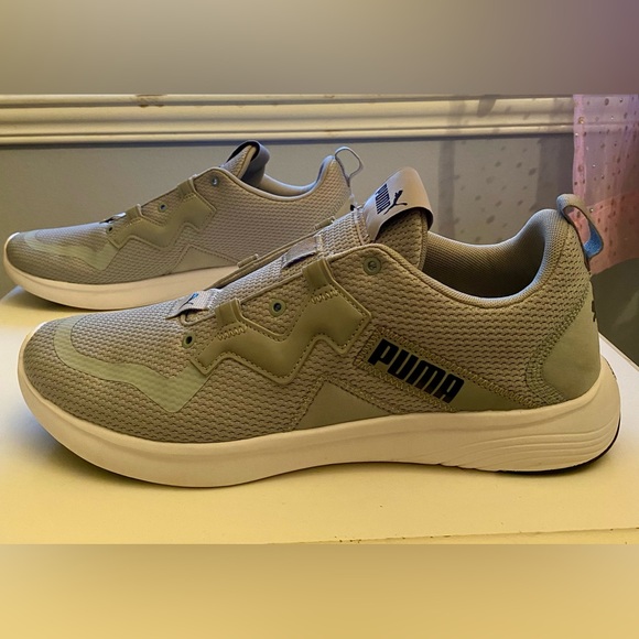 One day worn 10.5 Us PUMA shoes. - Picture 2 of 9